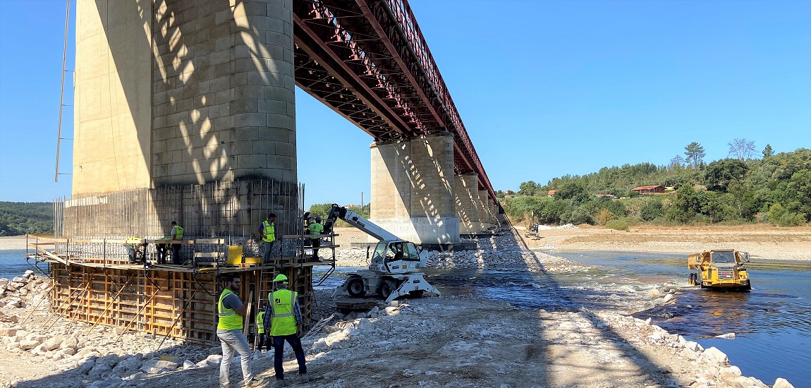 Ponte rodoferroviária da Praia