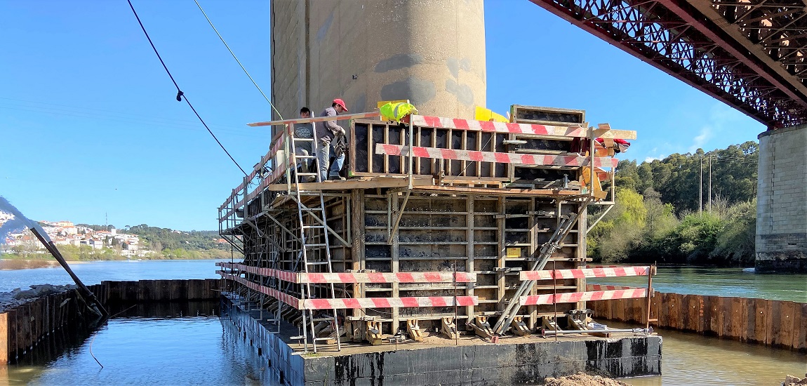 Ponte rodoferroviária da Praia