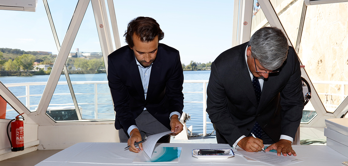 Assinatura do auto de consignação da empreitada 