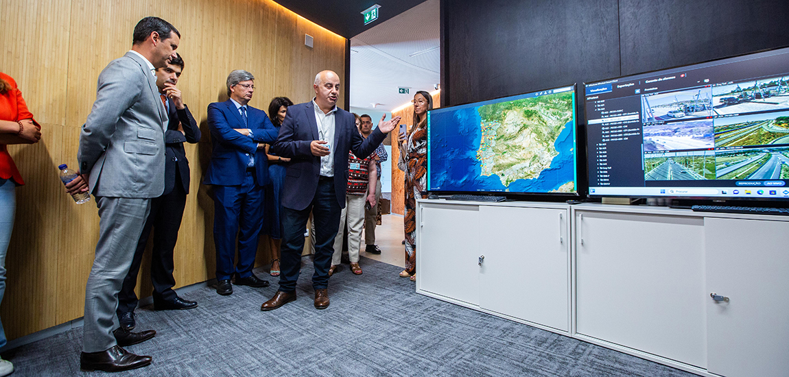 Ministro das Infraestruturas visita Centro de Controlo de Tráfego