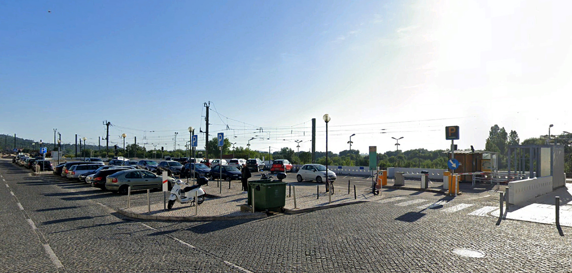 Imagem 2 - Parque de Estacionamento junto à Estação Ferroviária de Santarém