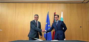 vice-presidente da IP, Carlos Fernandes, na assinatura do auto de consignação